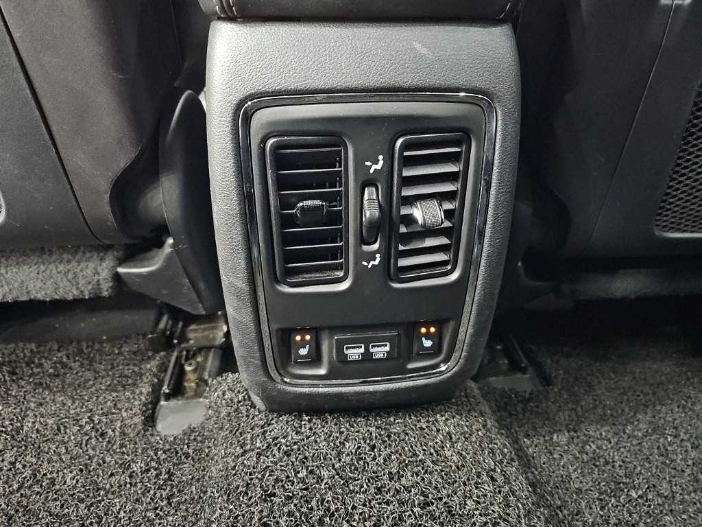 Jeep Cherokee — photo 13