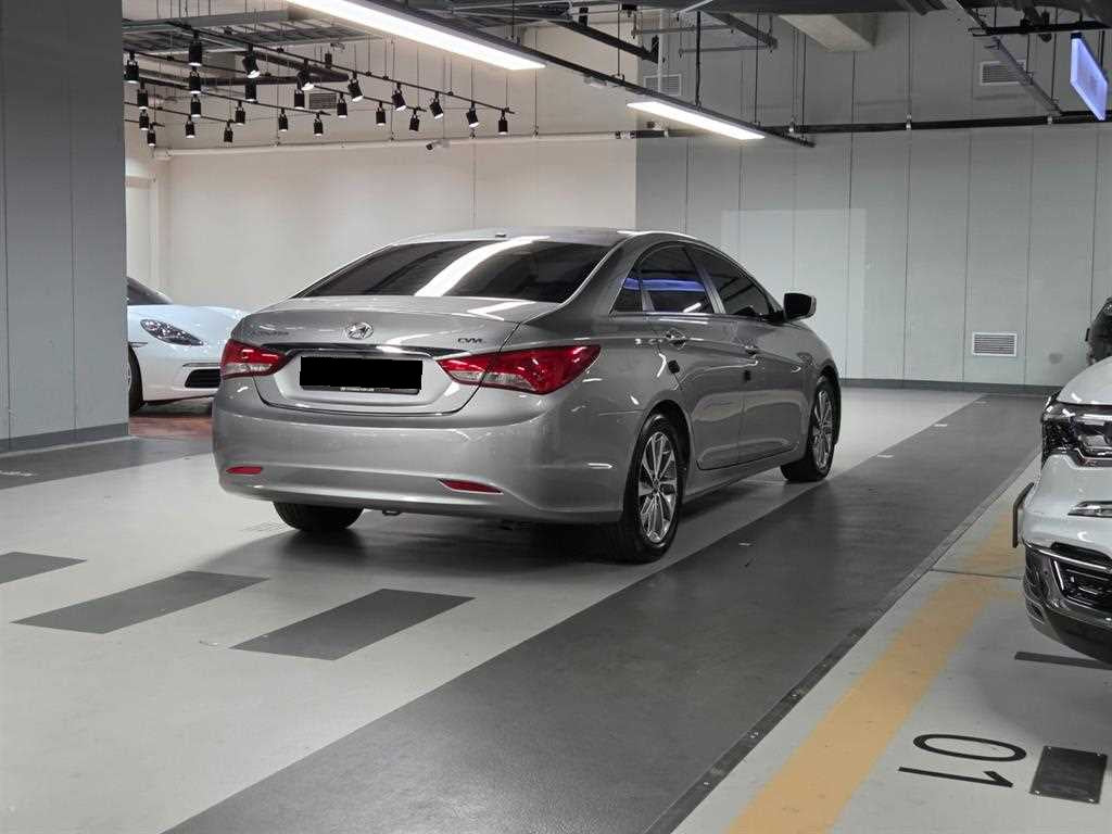 Hyundai Sonata — photo 04