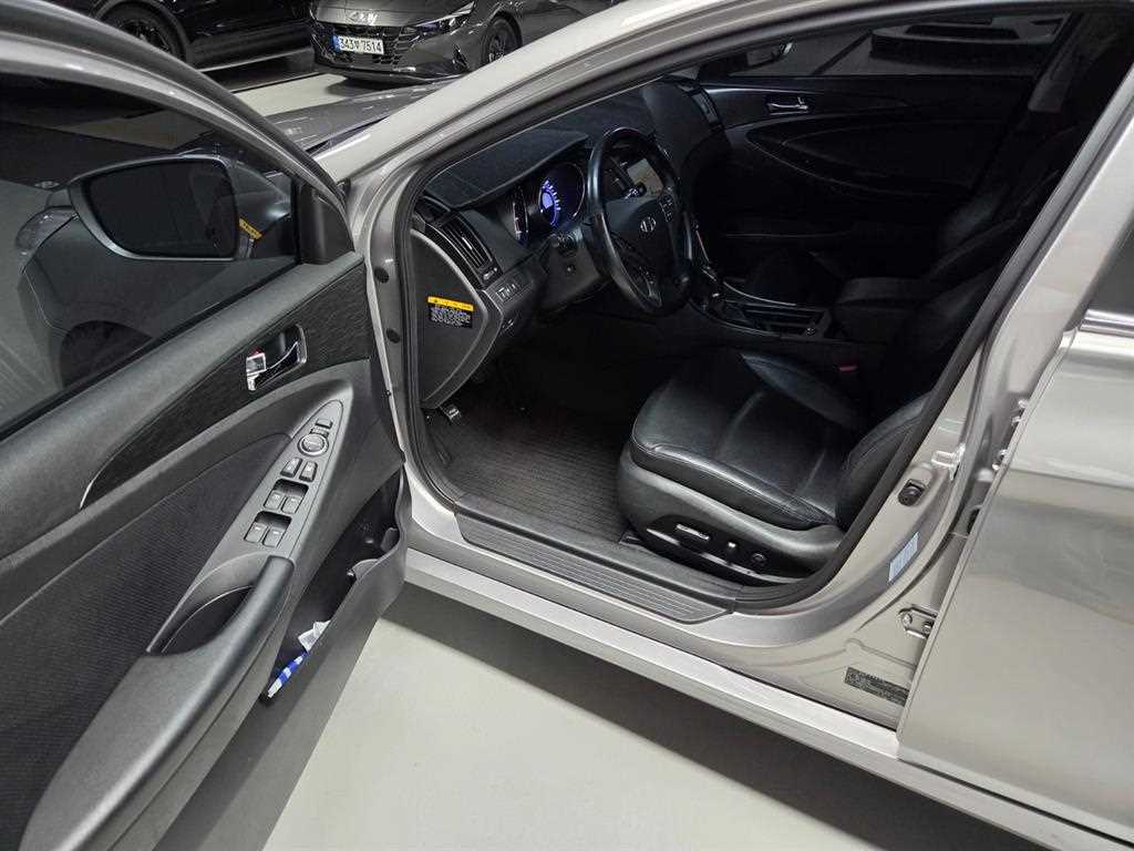 Hyundai Sonata — photo 08