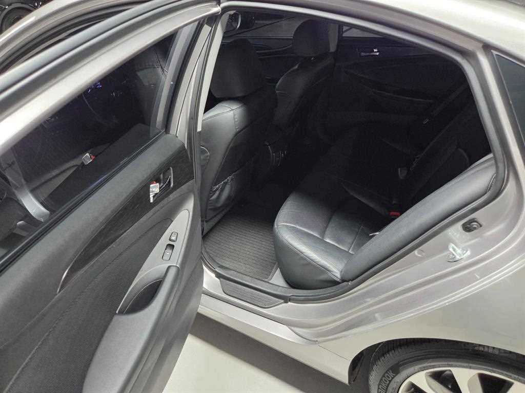 Hyundai Sonata — photo 09