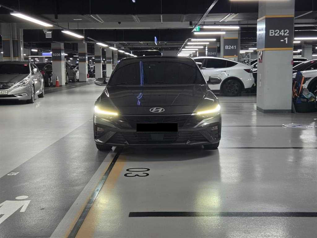 Hyundai Avante — photo 02
