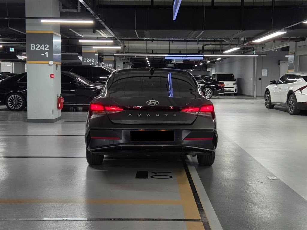 Hyundai Avante — photo 03