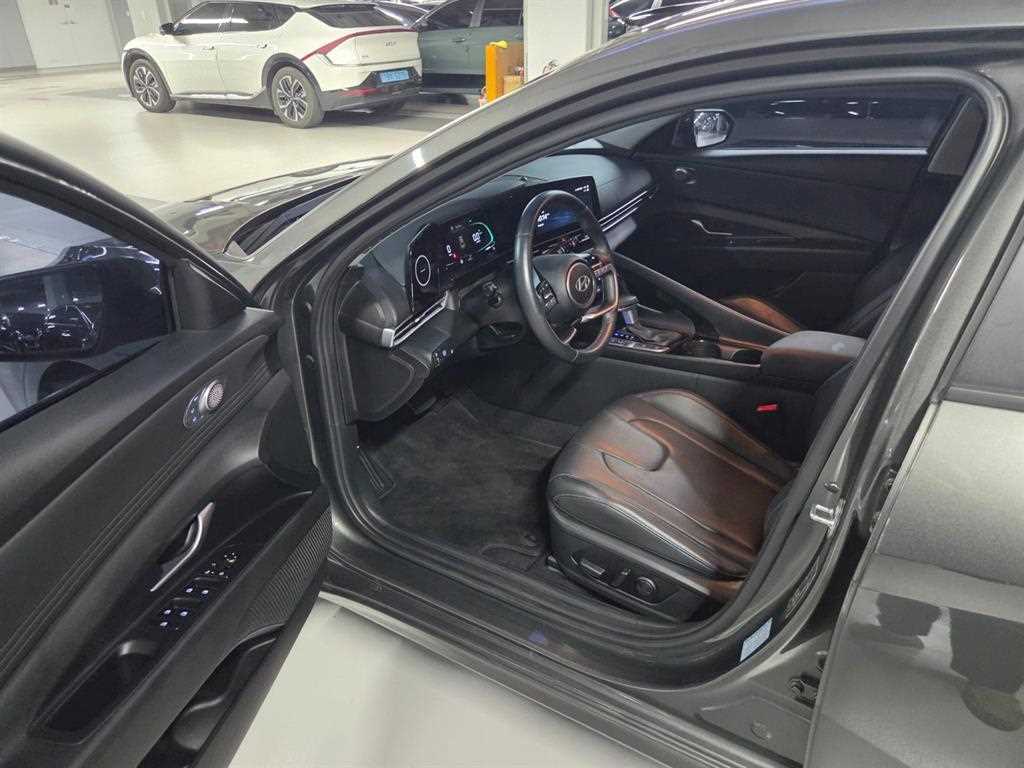 Hyundai Avante — photo 08