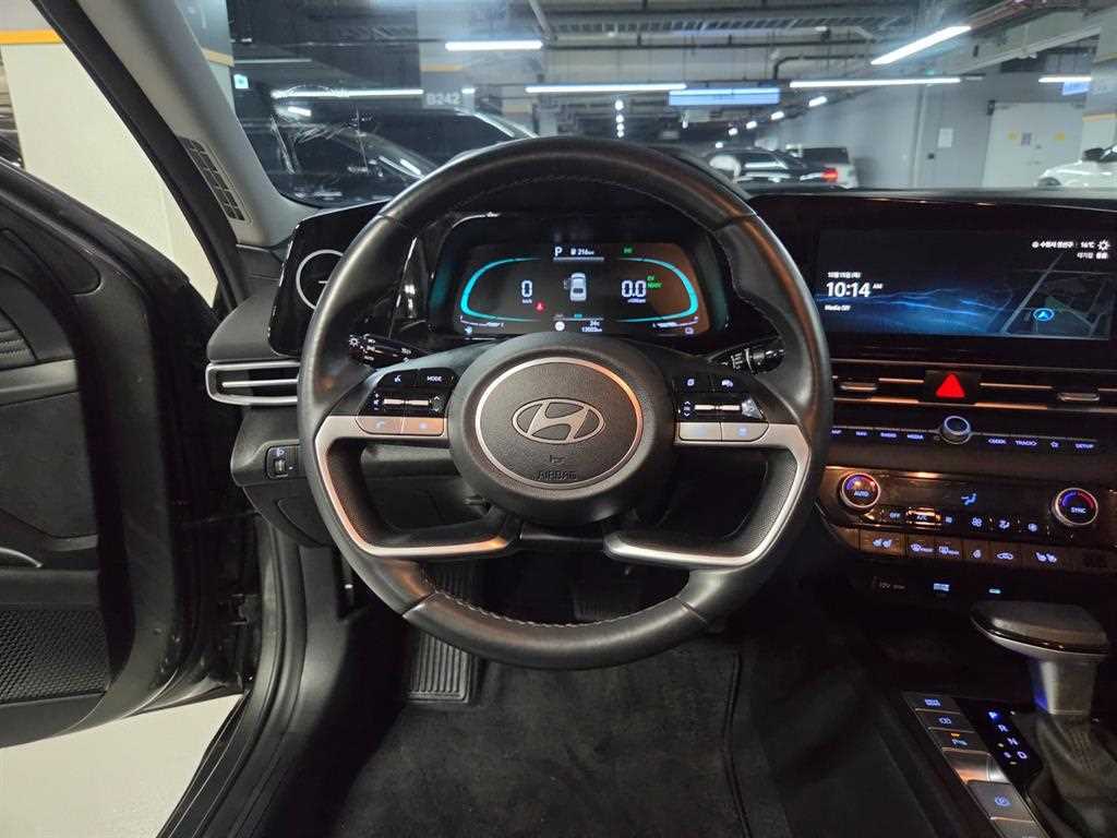 Hyundai Avante — photo 11