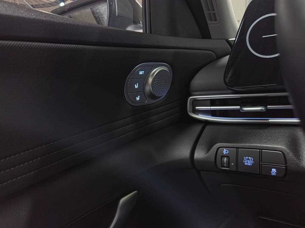 Hyundai Avante — photo 17