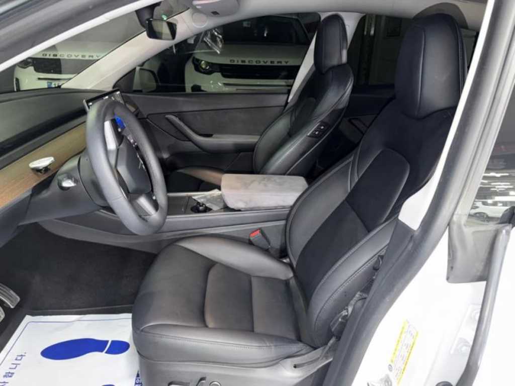 Tesla Model Y — photo 06