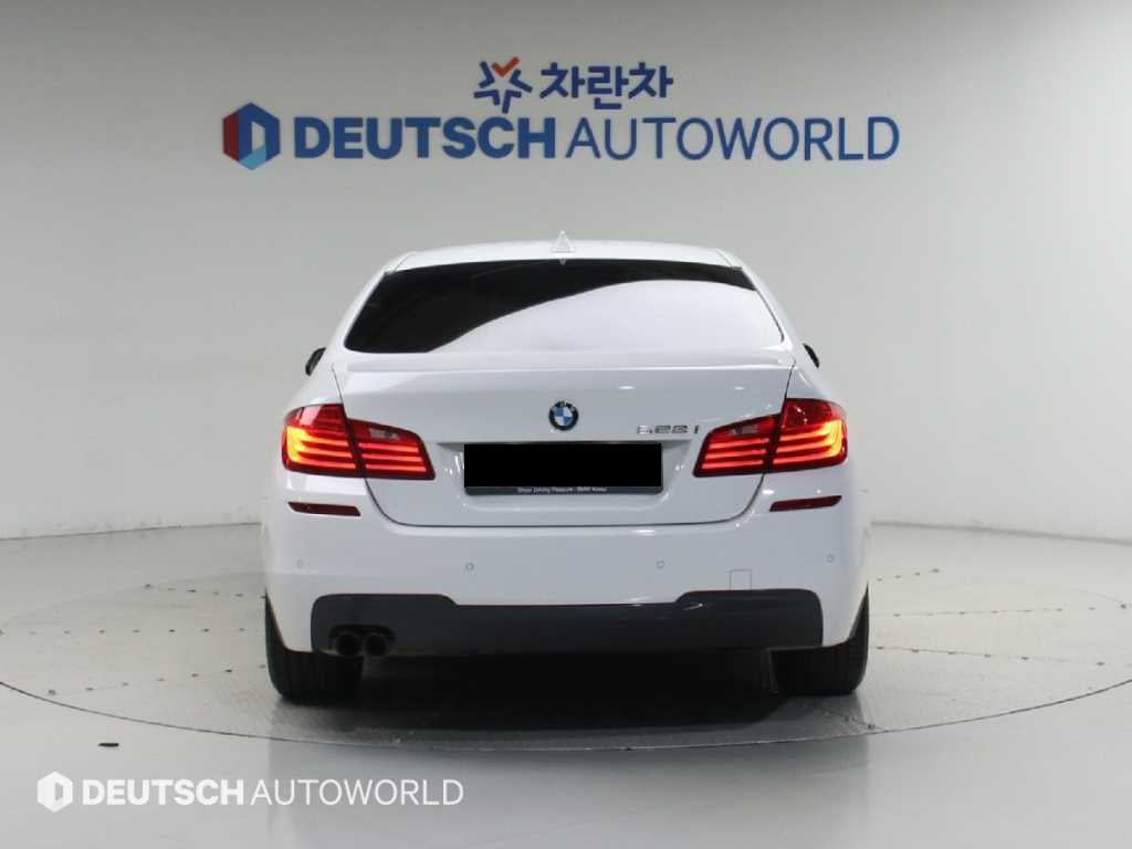 BMW 5-Series — photo 04