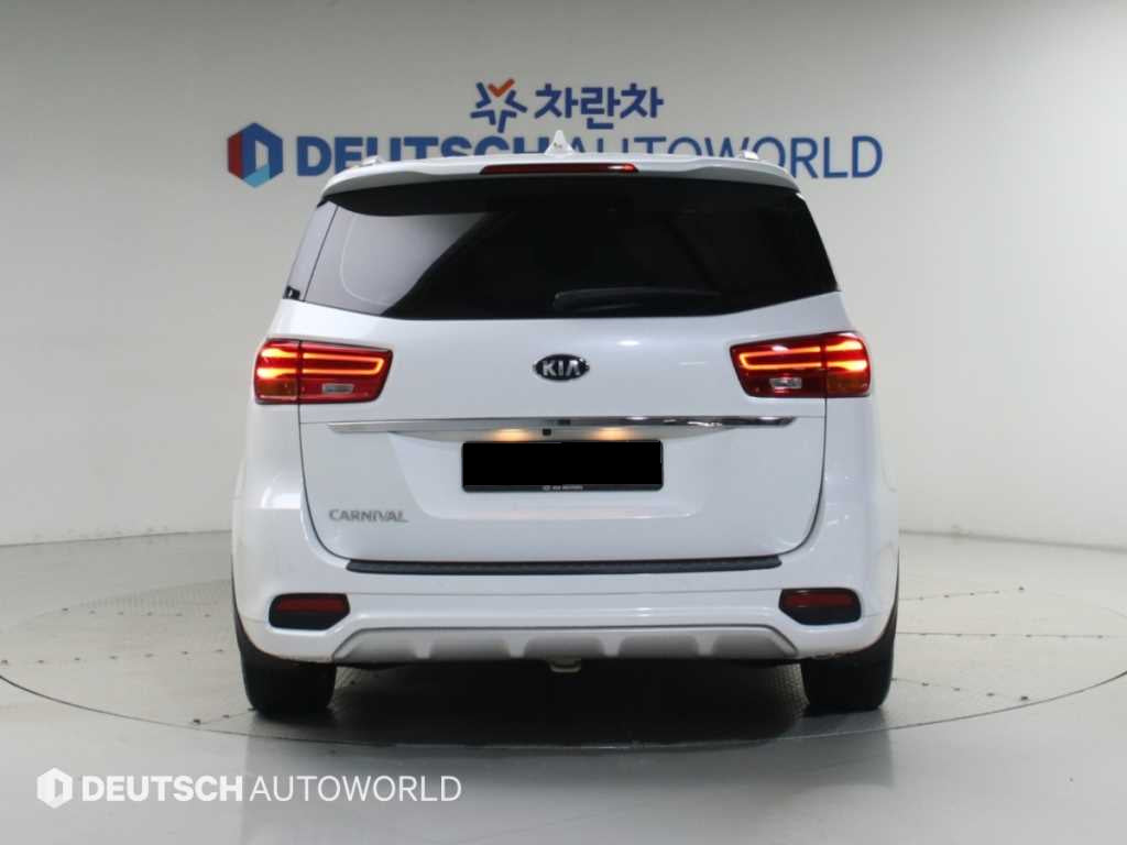 Kia Carnival — photo 04