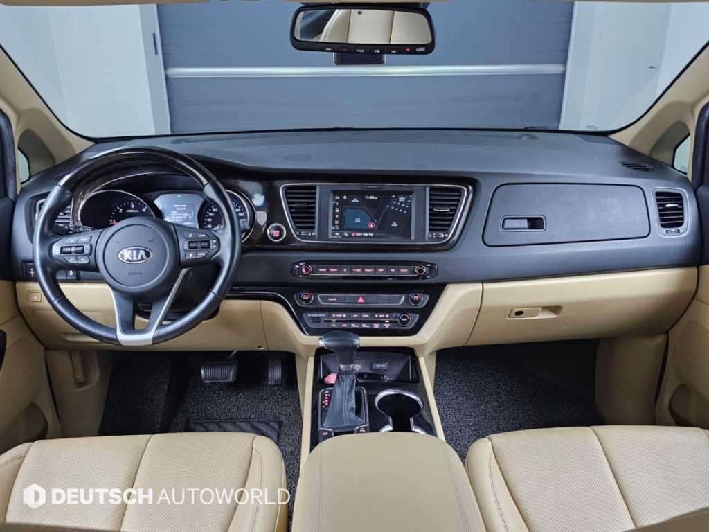 Kia Carnival — photo 07