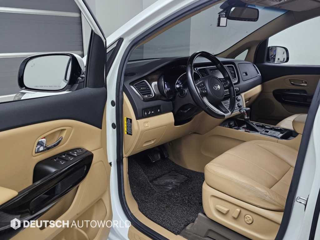 Kia Carnival — photo 11