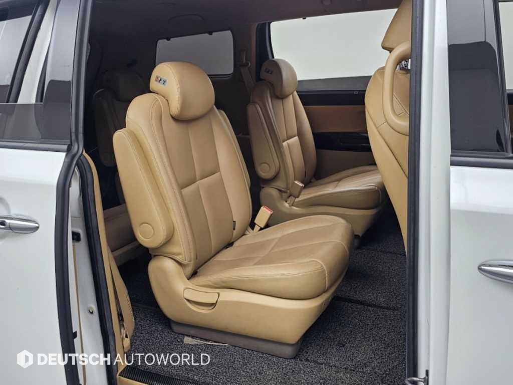 Kia Carnival — photo 12