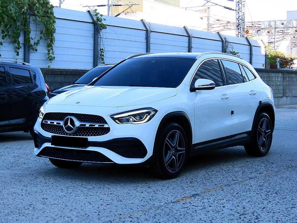 Mercedes-Benz GLA-Class — photo 02