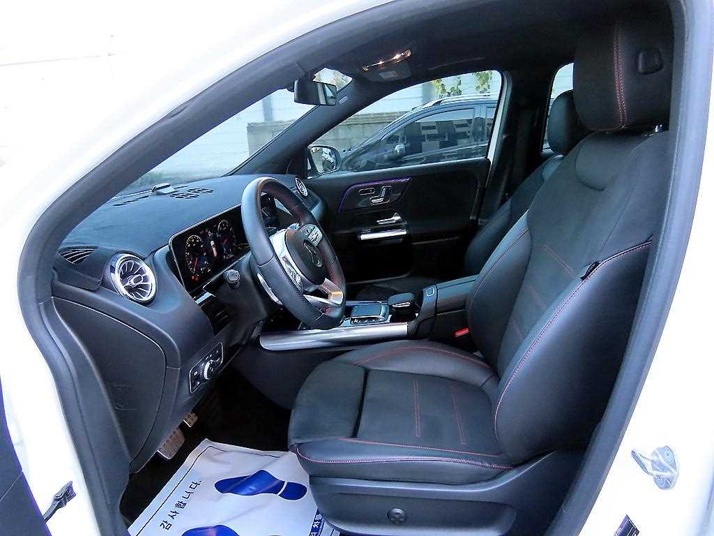 Mercedes-Benz GLA-Class — photo 05