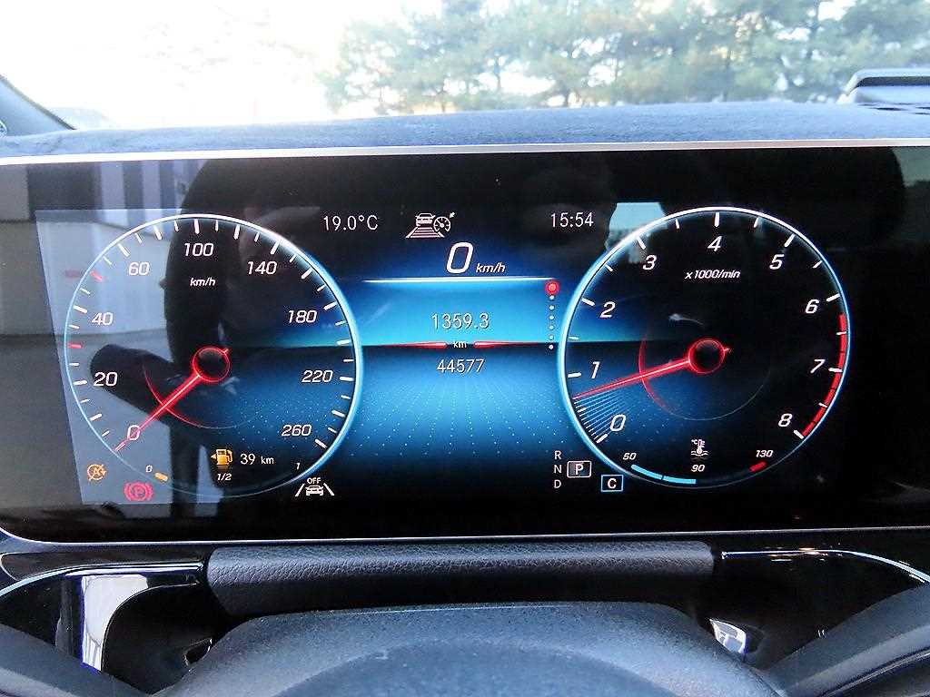 Mercedes-Benz GLA-Class — photo 09