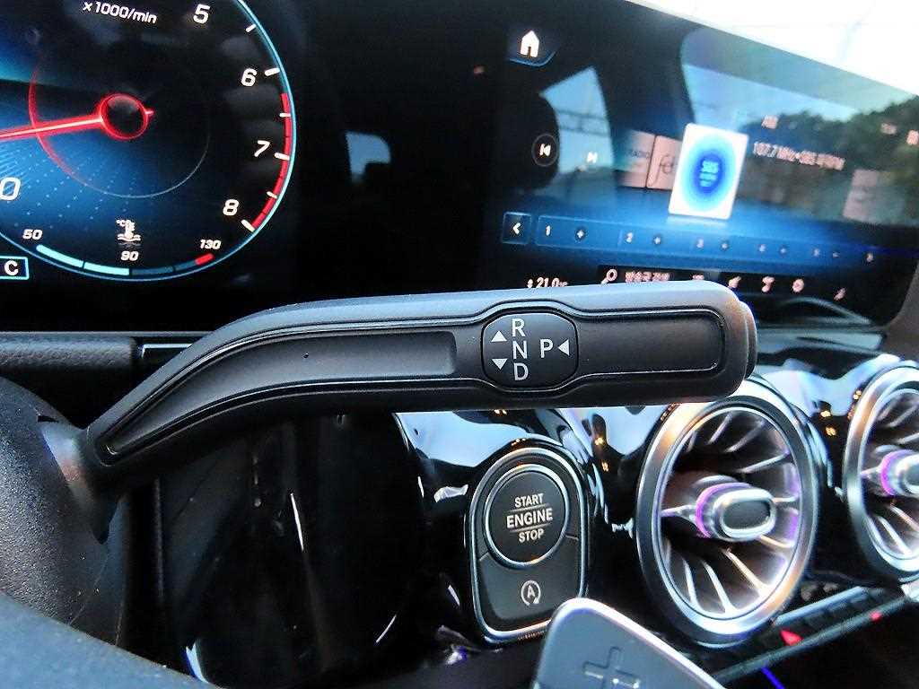 Mercedes-Benz GLA-Class — photo 10