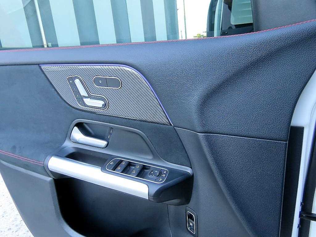 Mercedes-Benz GLA-Class — photo 11