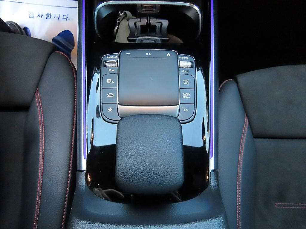 Mercedes-Benz GLA-Class — photo 12