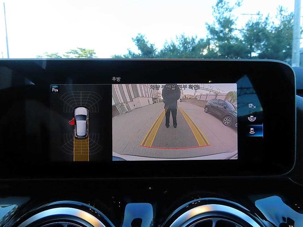 Mercedes-Benz GLA-Class — photo 14