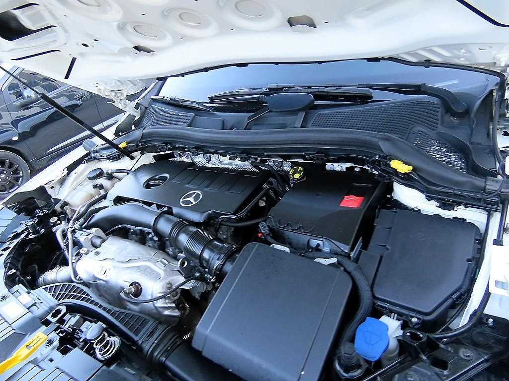 Mercedes-Benz GLA-Class — photo 19