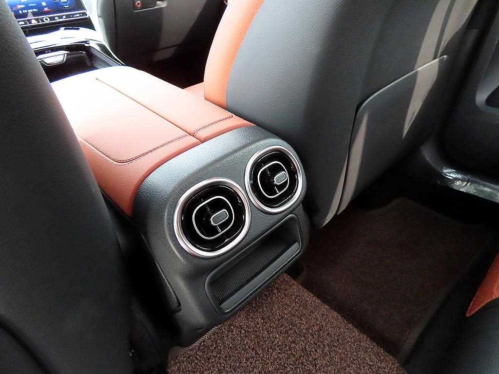 Mercedes-Benz GLC-Class — photo 14