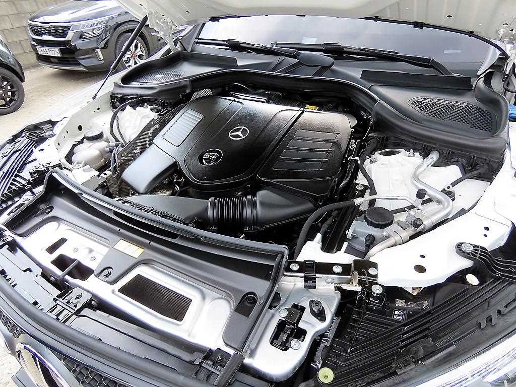 Mercedes-Benz GLC-Class — photo 19