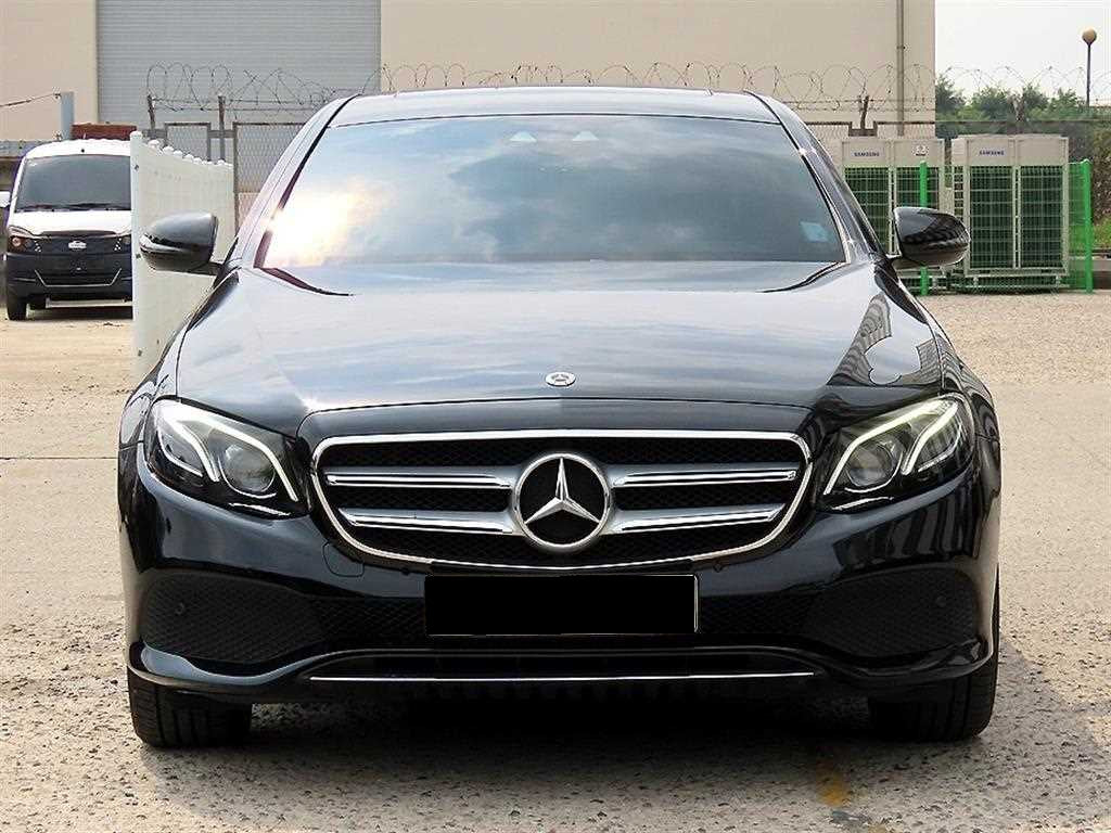 Mercedes-Benz E-Class — photo 01