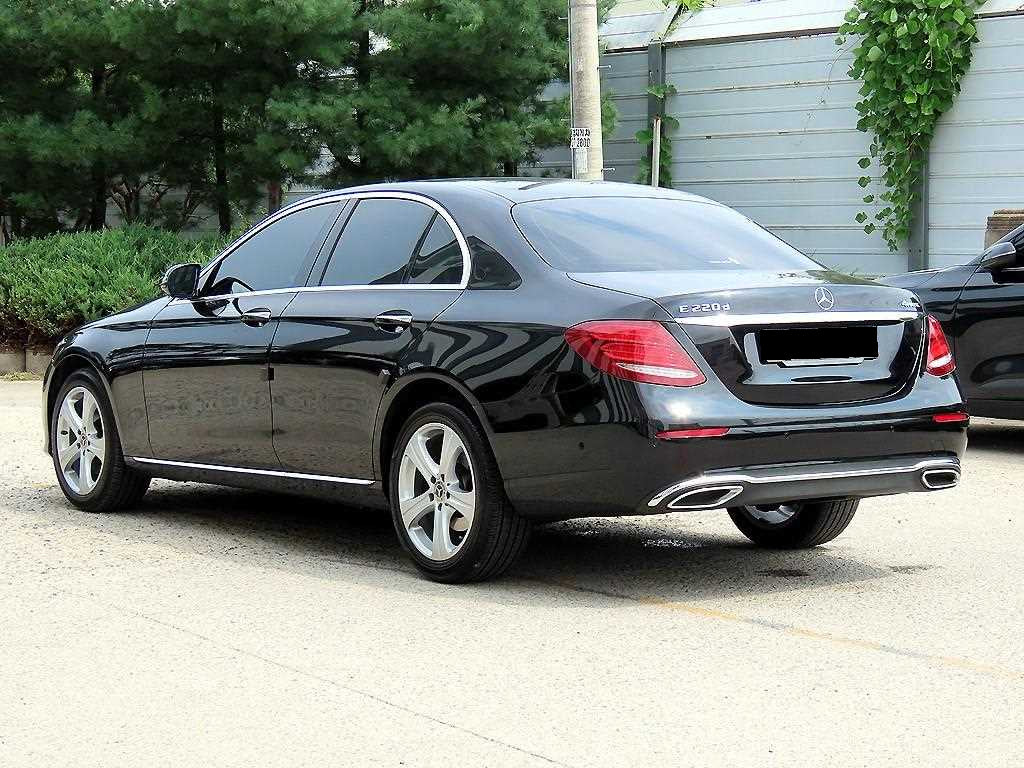 Mercedes-Benz E-Class — photo 03