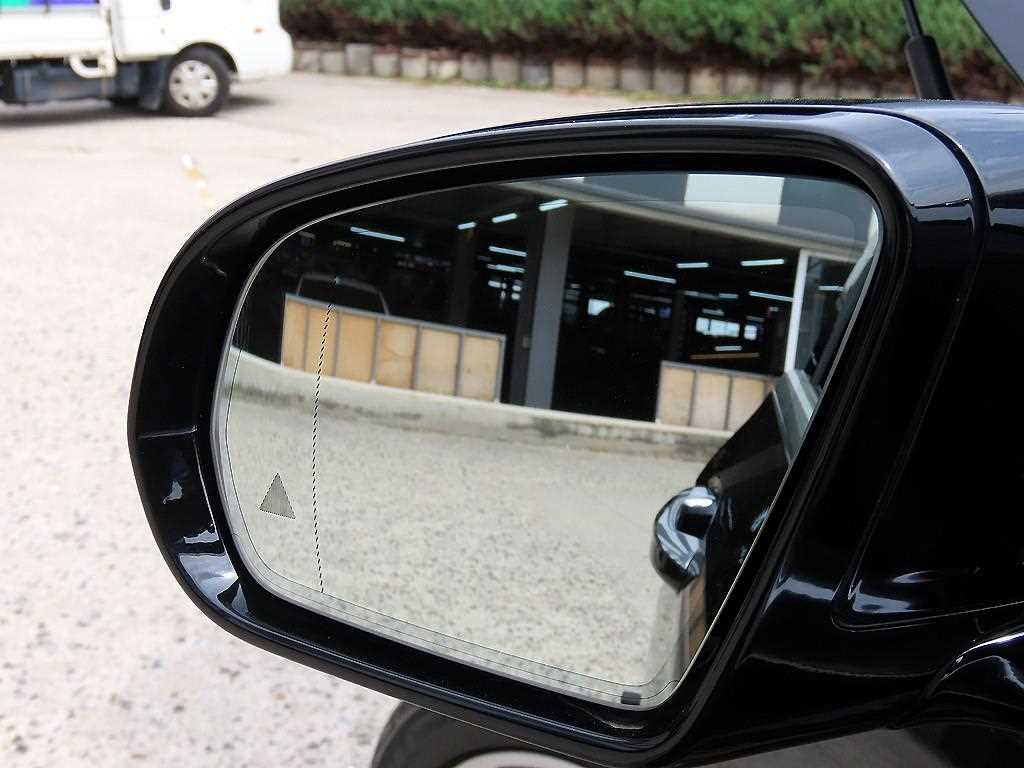 Mercedes-Benz E-Class — photo 05