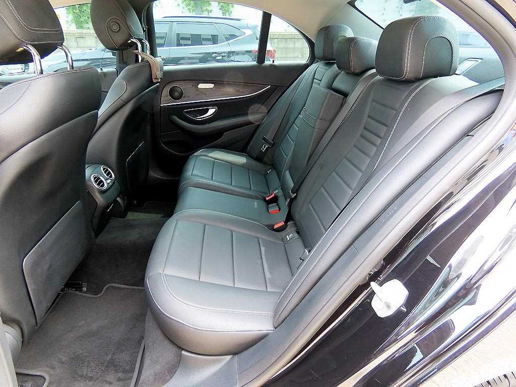 Mercedes-Benz E-Class — photo 07
