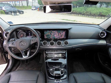 Mercedes-Benz E-Class — photo 08
