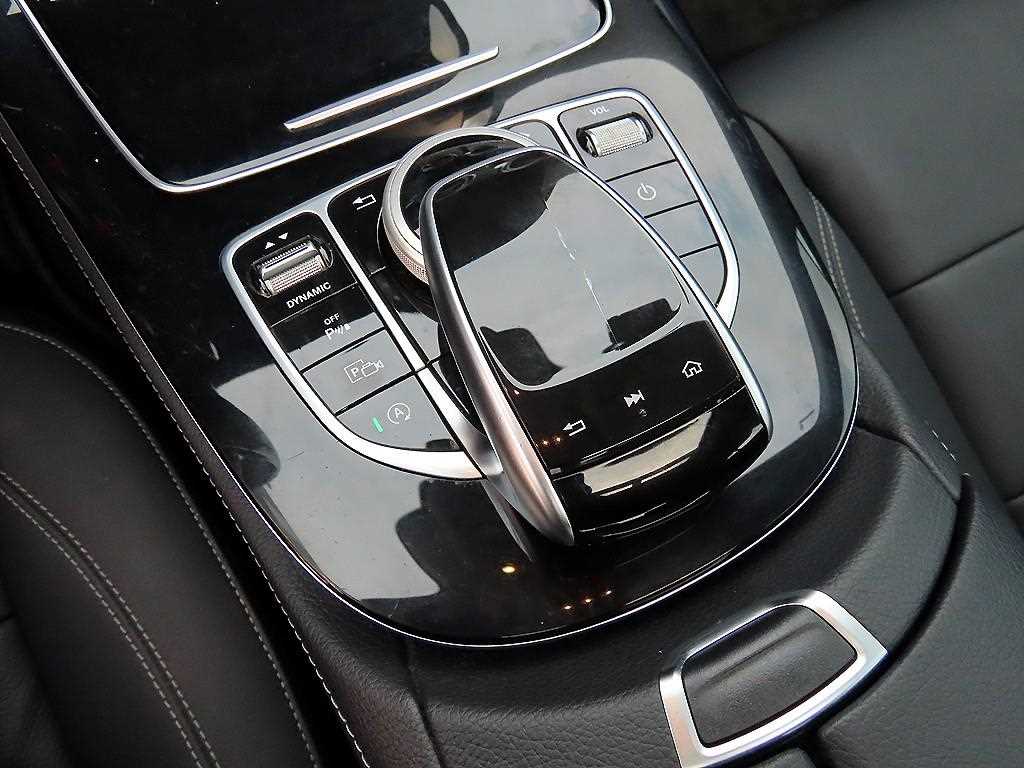Mercedes-Benz E-Class — photo 13