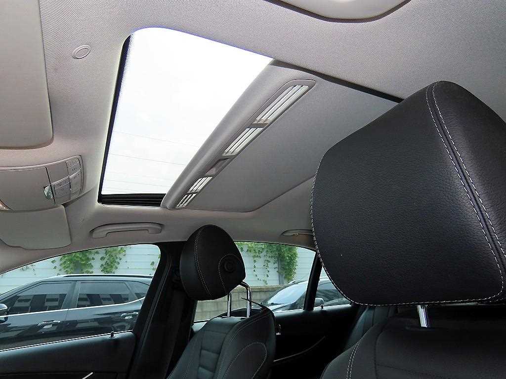 Mercedes-Benz E-Class — photo 16