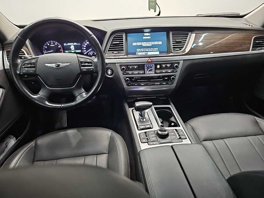 Genesis G80 — photo 07