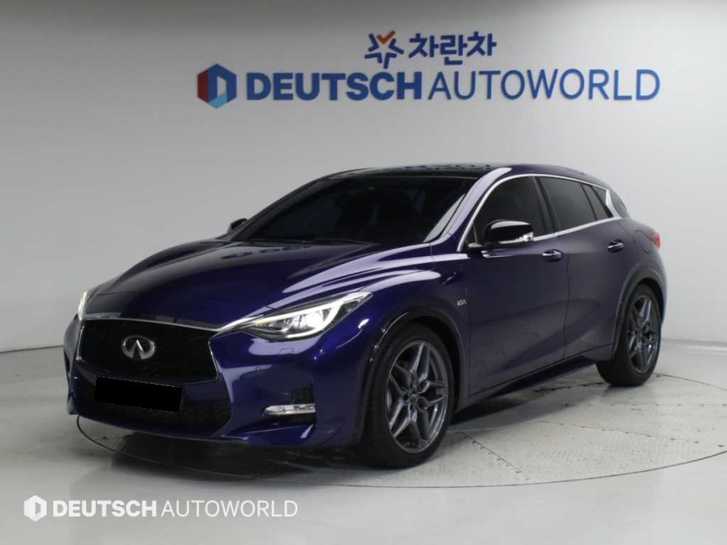Infiniti Q30 — photo 01