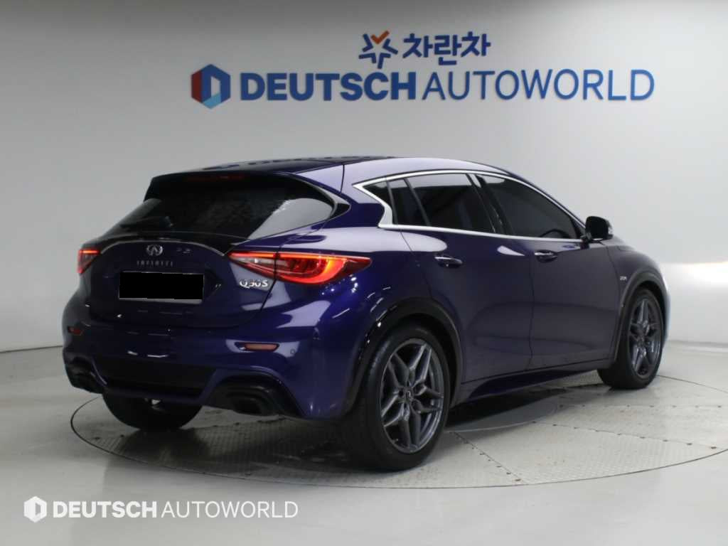 Infiniti Q30 — photo 02