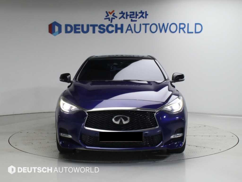 Infiniti Q30 — photo 03