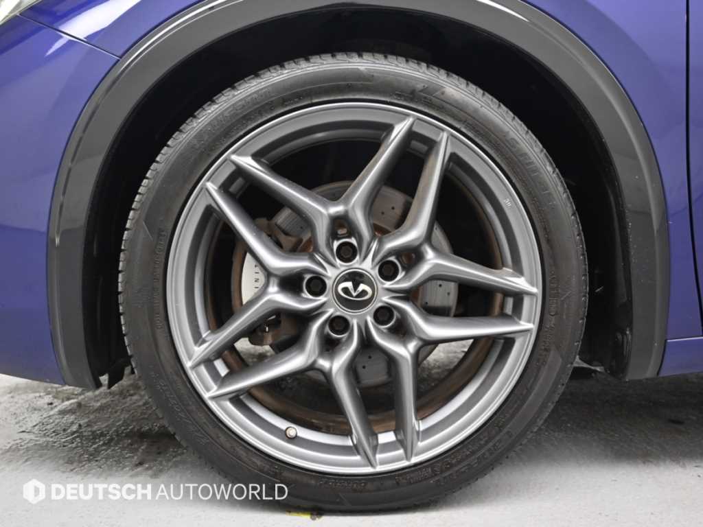 Infiniti Q30 — photo 04