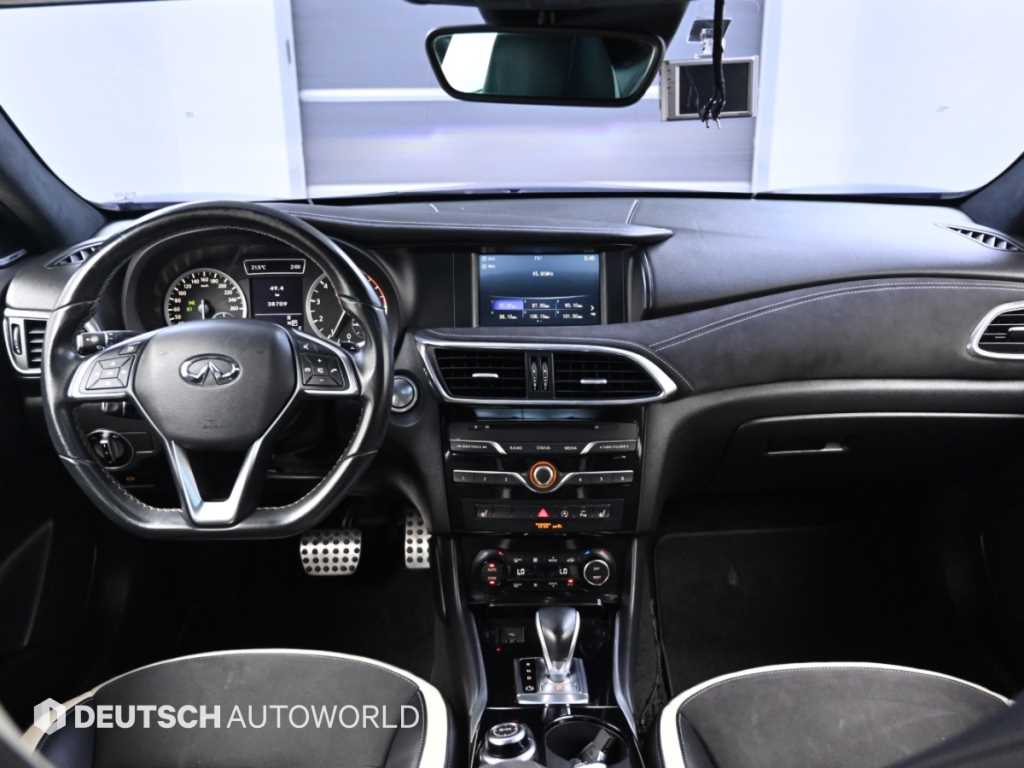 Infiniti Q30 — photo 06