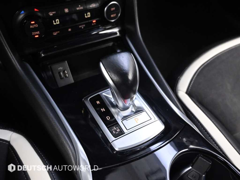 Infiniti Q30 — photo 08