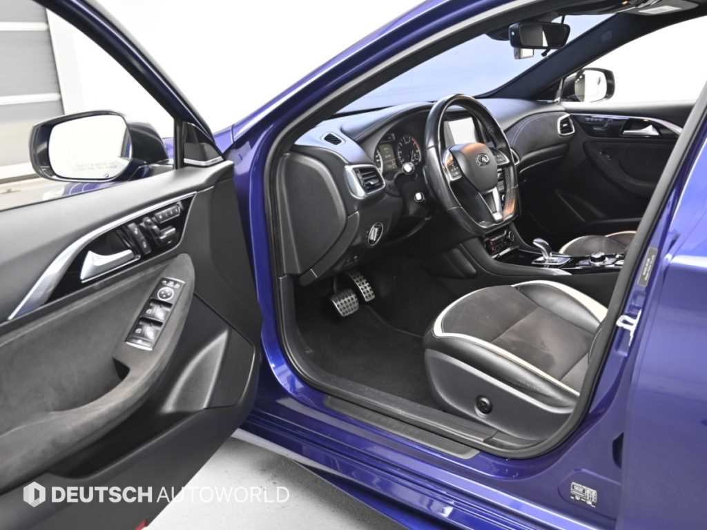 Infiniti Q30 — photo 10