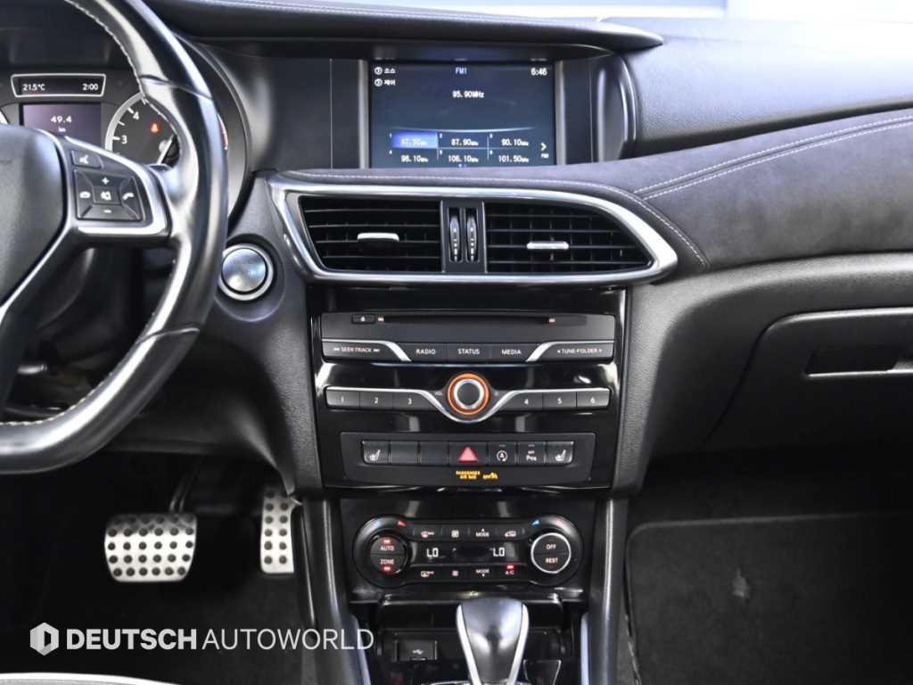 Infiniti Q30 — photo 13