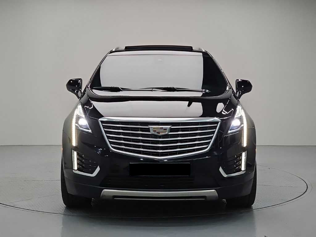 Cadillac XT5 — photo 02