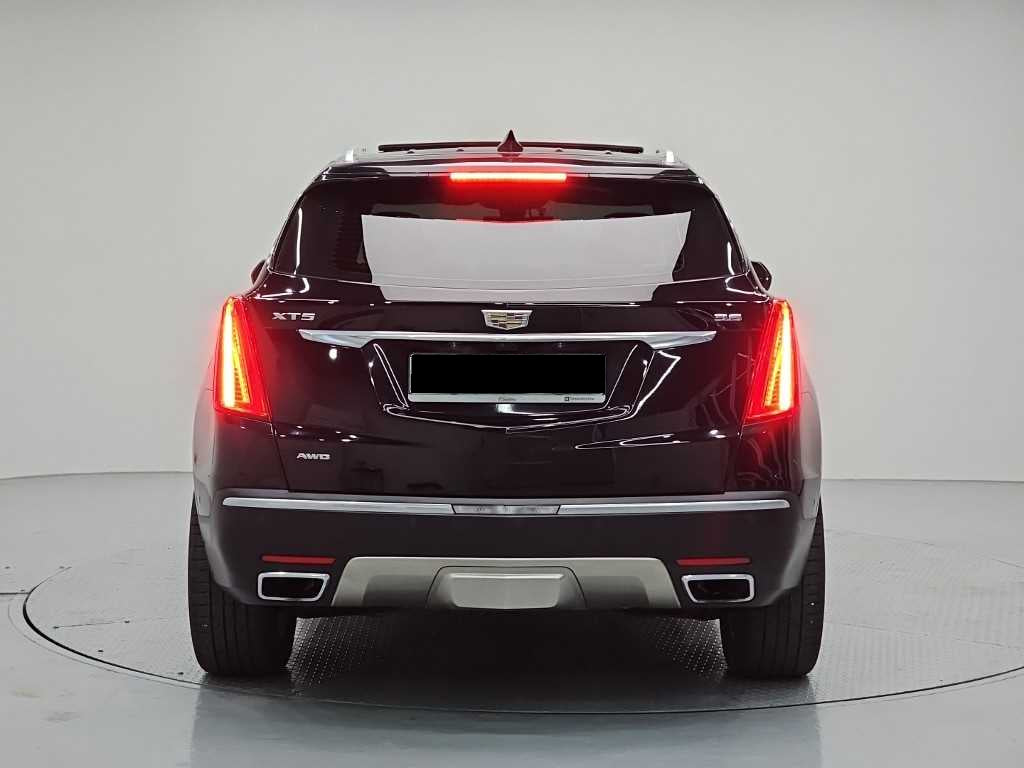 Cadillac XT5 — photo 03