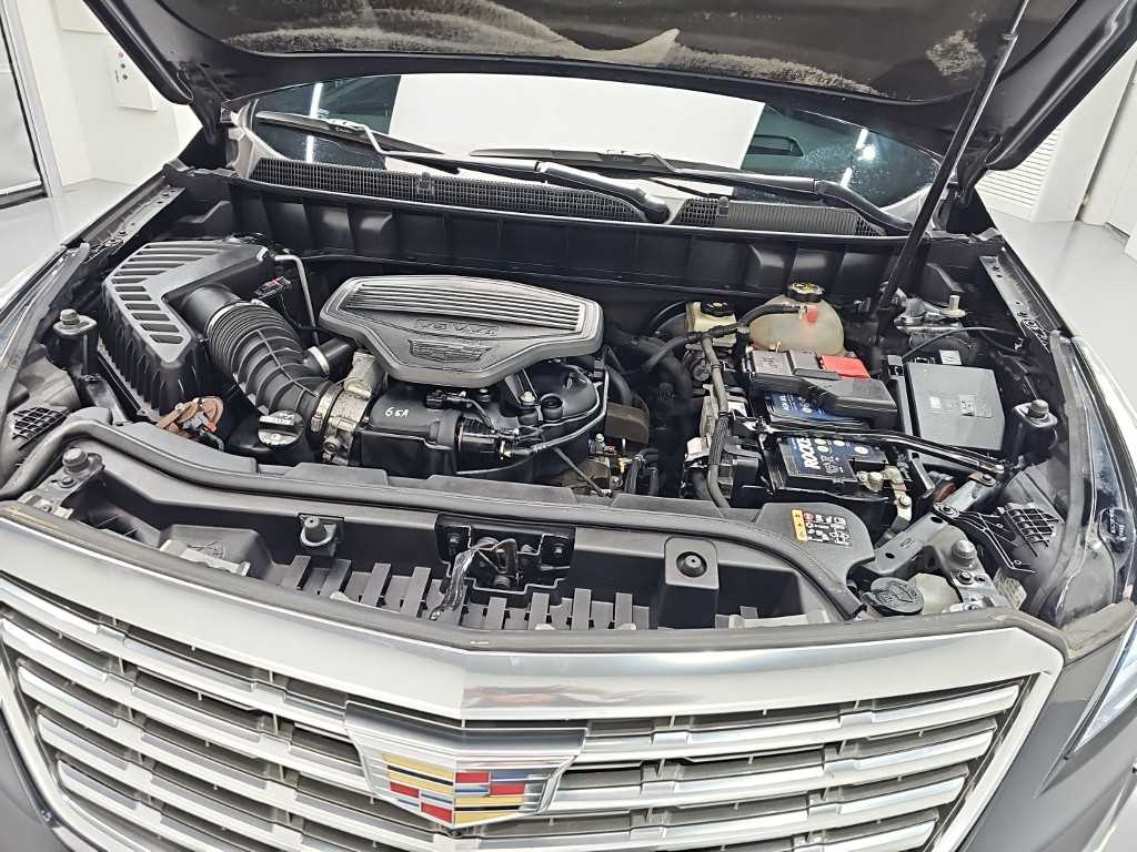 Cadillac XT5 — photo 05