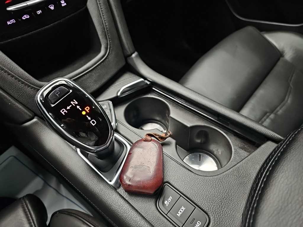 Cadillac XT5 — photo 08