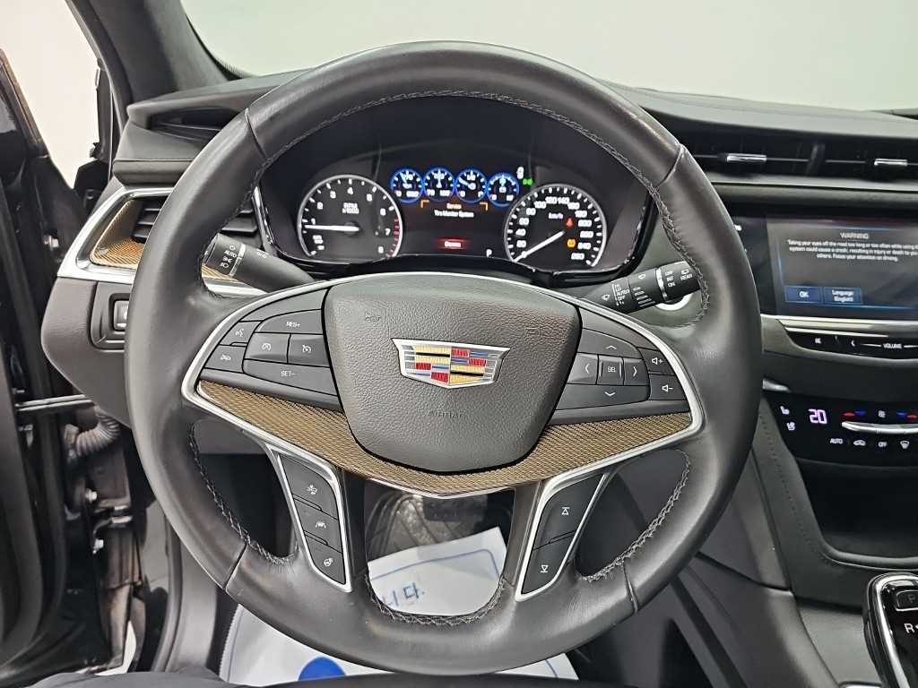 Cadillac XT5 — photo 09