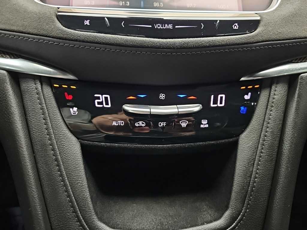 Cadillac XT5 — photo 10