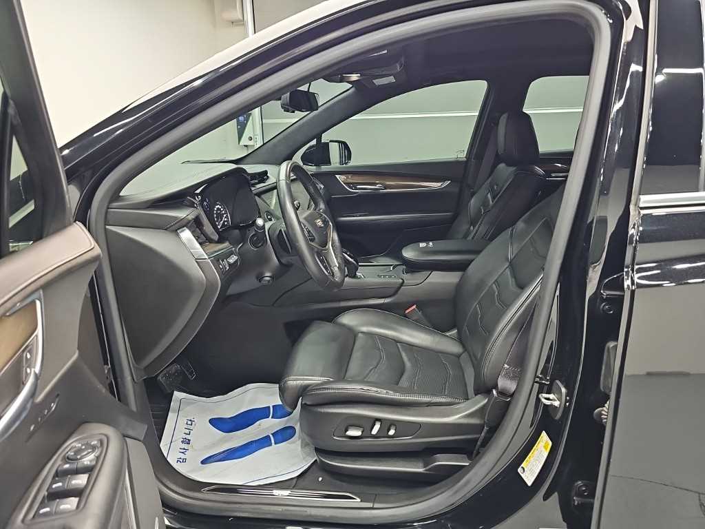 Cadillac XT5 — photo 11