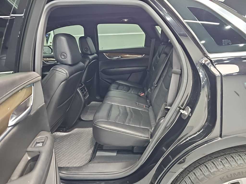 Cadillac XT5 — photo 12