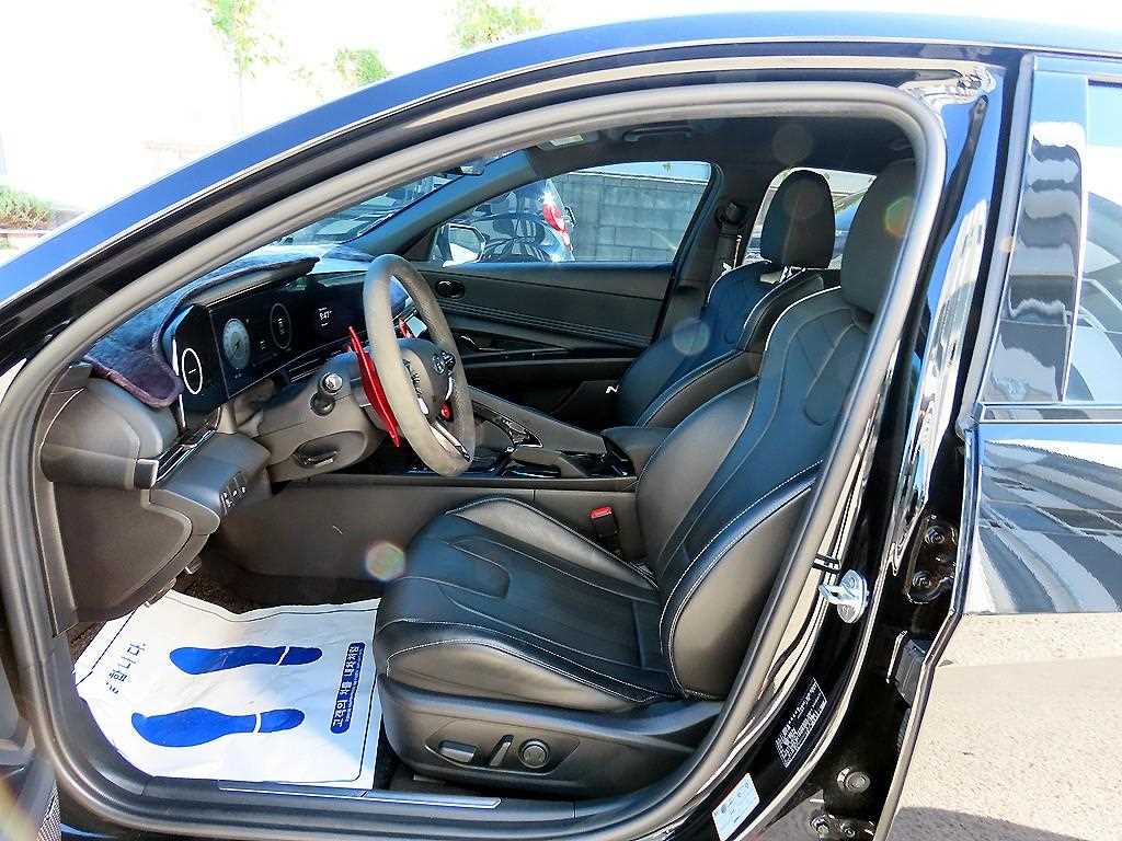 Hyundai Avante — photo 05